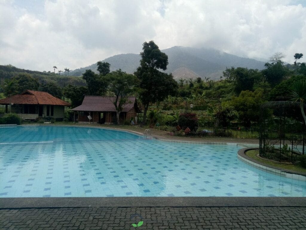 villa ageung bukit danau puncak
