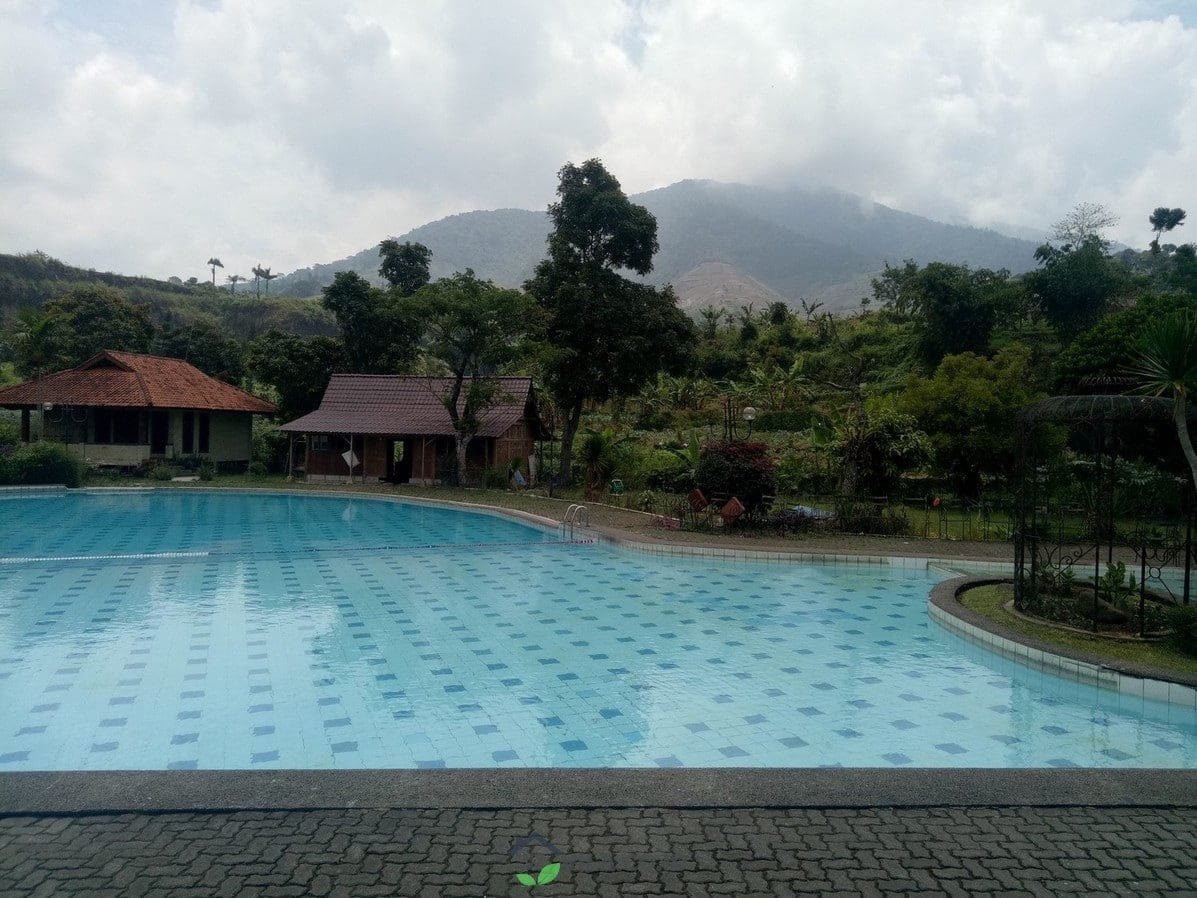 villa ageung bukit danau puncak