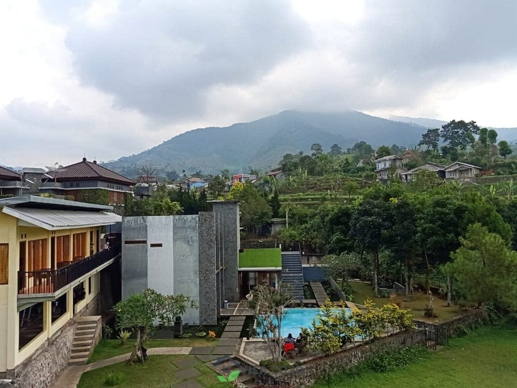 villa agus bukit danau