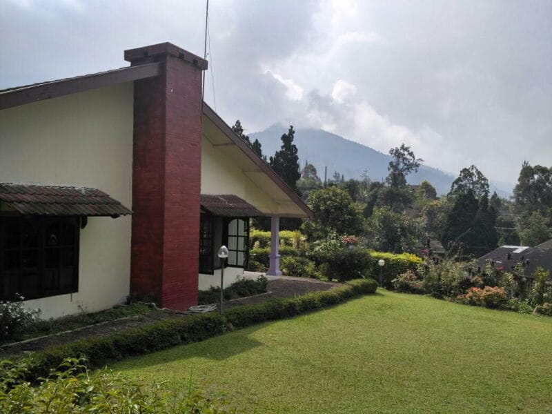 Villa CB 28 Puncak- 4 Kamar Ada Kolam Renang