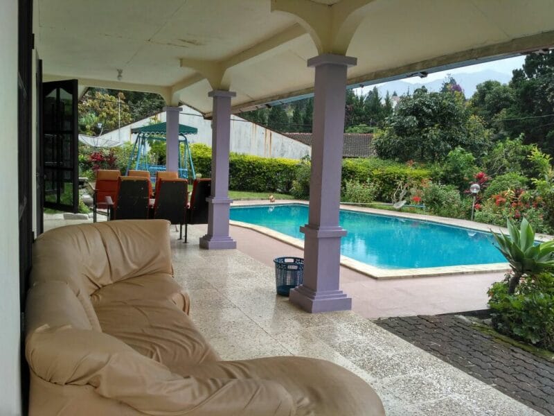 Villa CB 28 Puncak- 4 Kamar Ada Kolam Renang