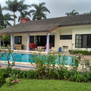 Villa CB 28 Puncak- 4 Kamar Ada Kolam Renang