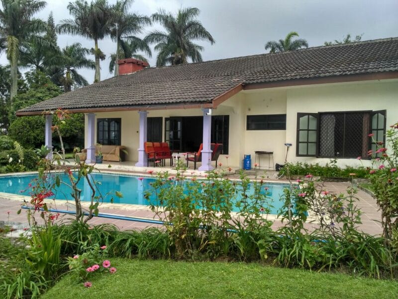 Villa CB 28 Puncak- 4 Kamar Ada Kolam Renang