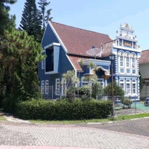 Villa Belanda 3 Kamar Dekat Taman Bunga Puncak