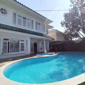 Villa Aang Puncak 5 Kamar Kolam Renang Pribadi