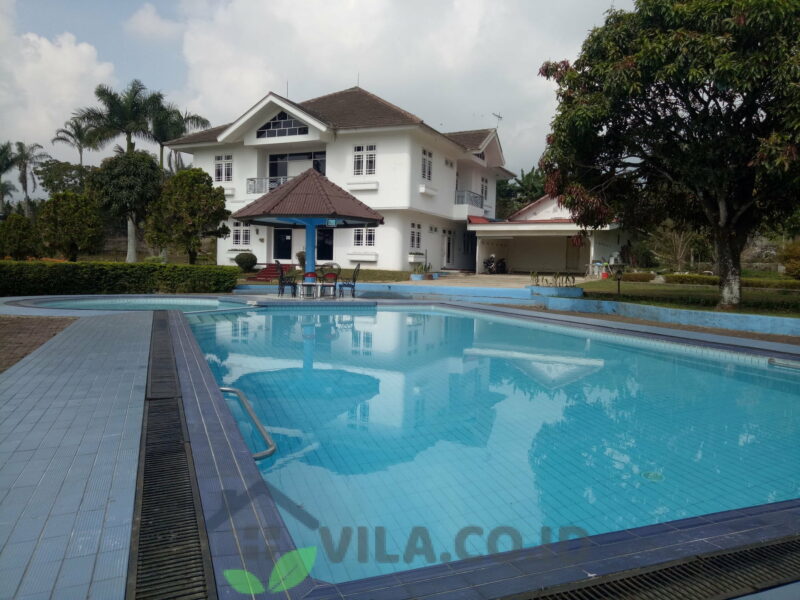 villa srj puncak 8 kamar