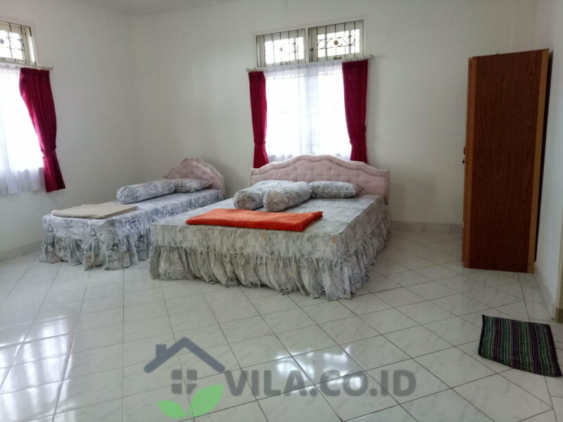 villa srj puncak 8 kamar