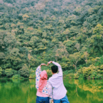 Telaga warna puncak