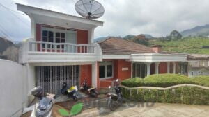 Villa BW Cisarua Puncak 4 Kamar Kolam Renang Pribadi Dekat Kebun Teh